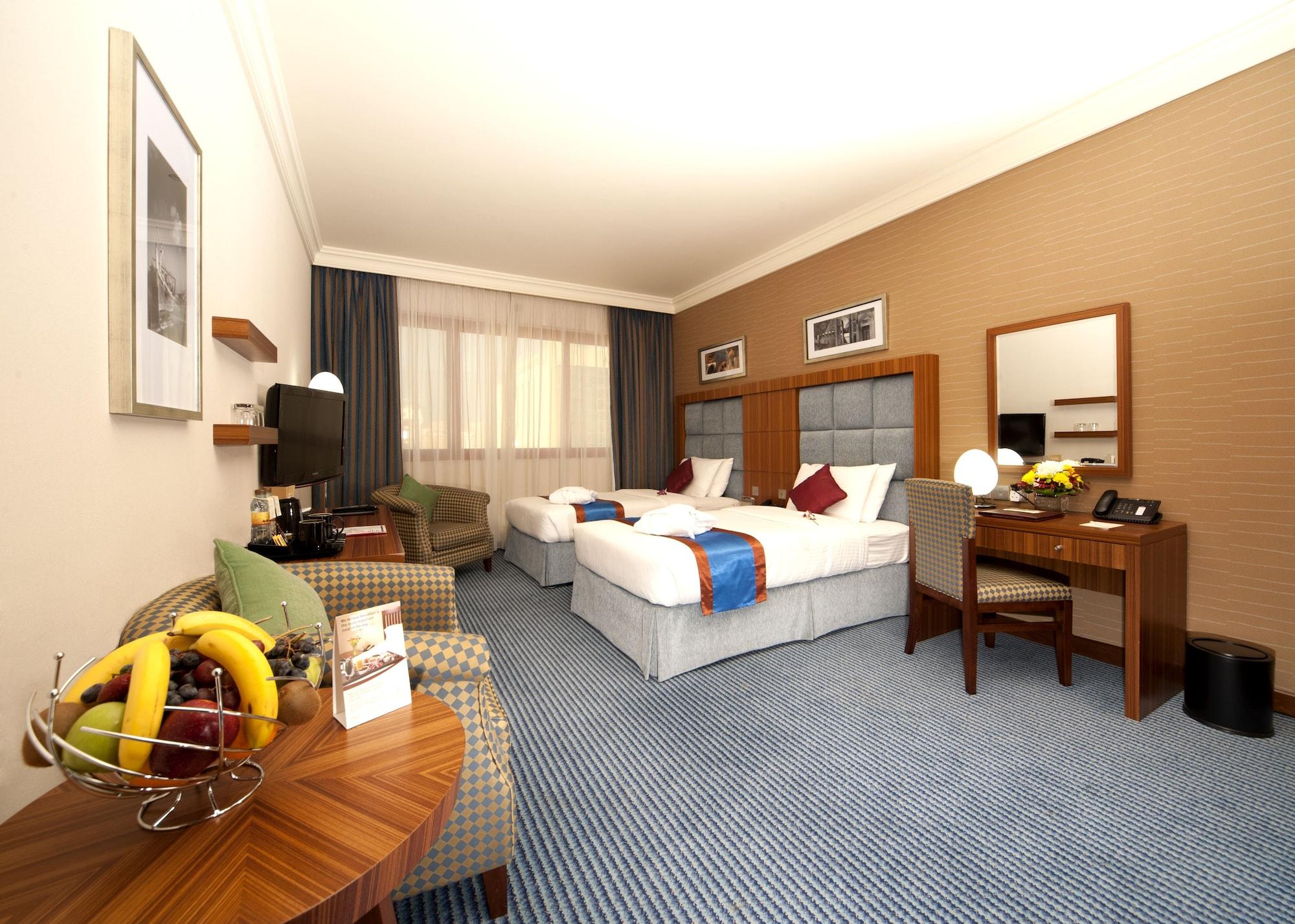 City Seasons Al Hamra Hotel Abu Dhabi Ngoại thất bức ảnh