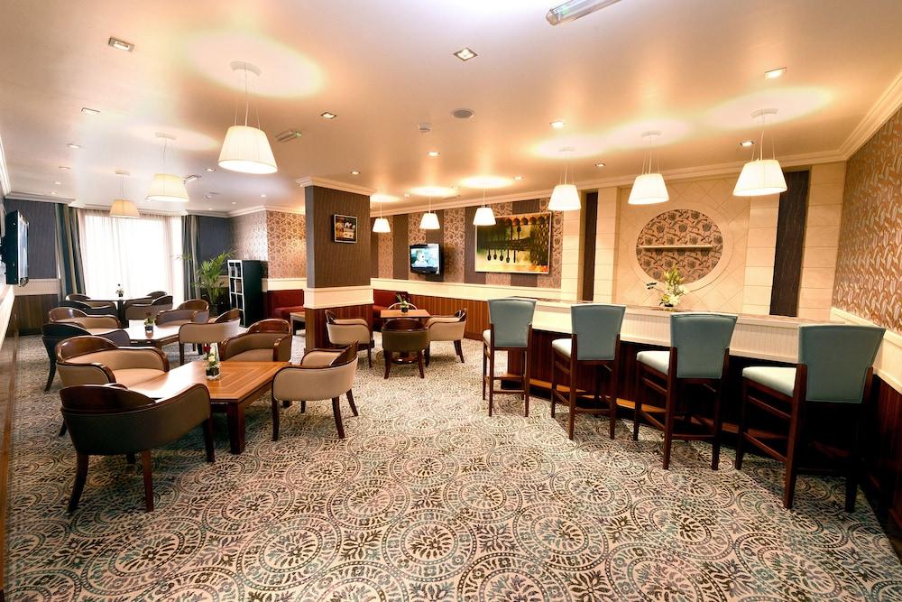 City Seasons Al Hamra Hotel Abu Dhabi Ngoại thất bức ảnh