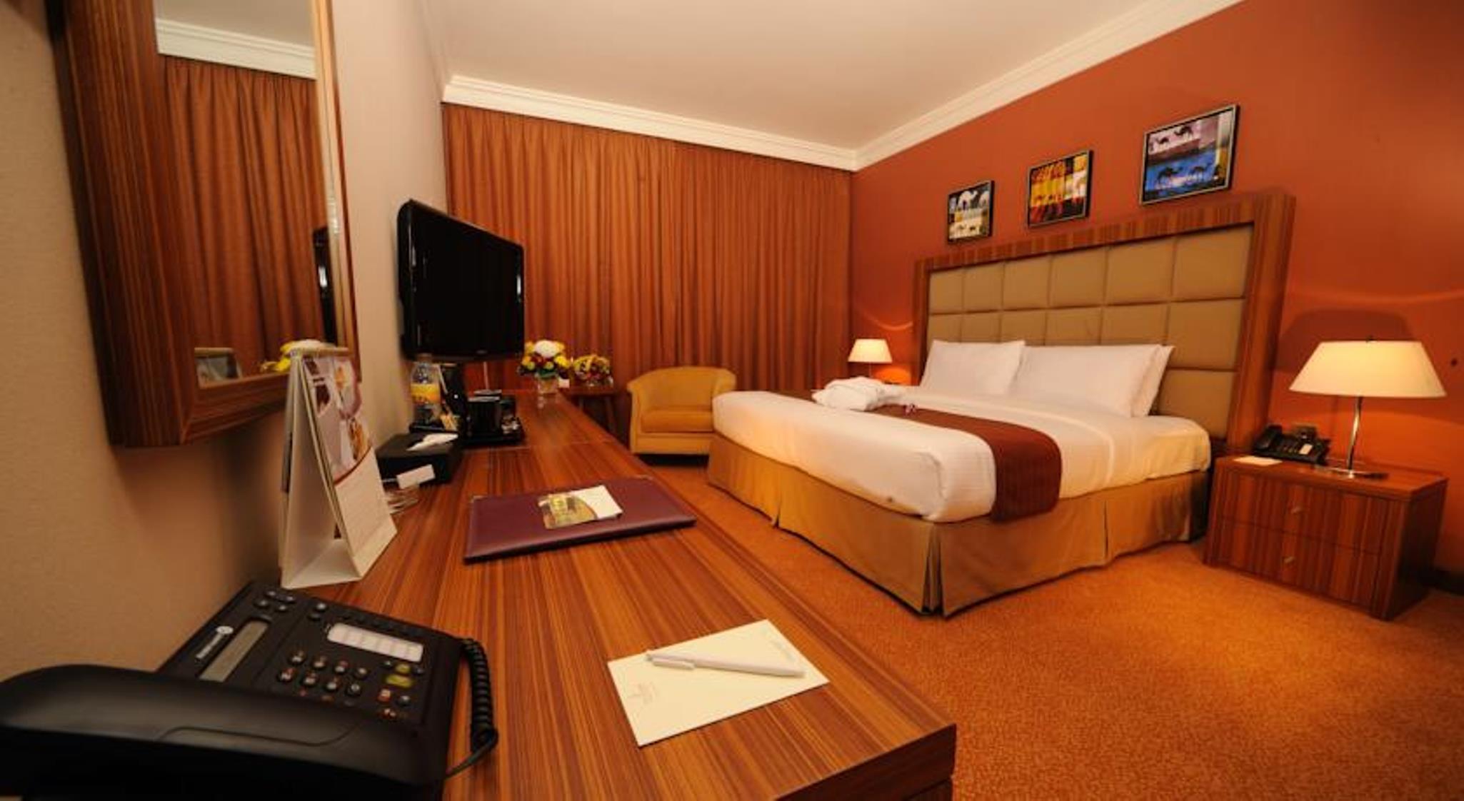 City Seasons Al Hamra Hotel Abu Dhabi Ngoại thất bức ảnh