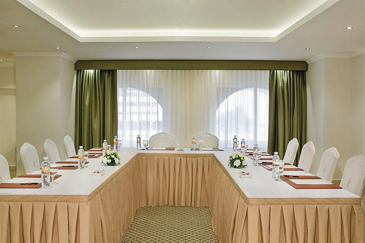 City Seasons Al Hamra Hotel Abu Dhabi Ngoại thất bức ảnh