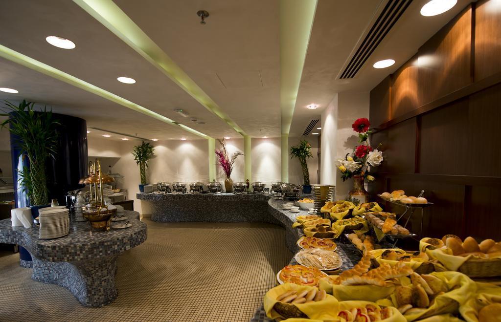 City Seasons Al Hamra Hotel Abu Dhabi Ngoại thất bức ảnh