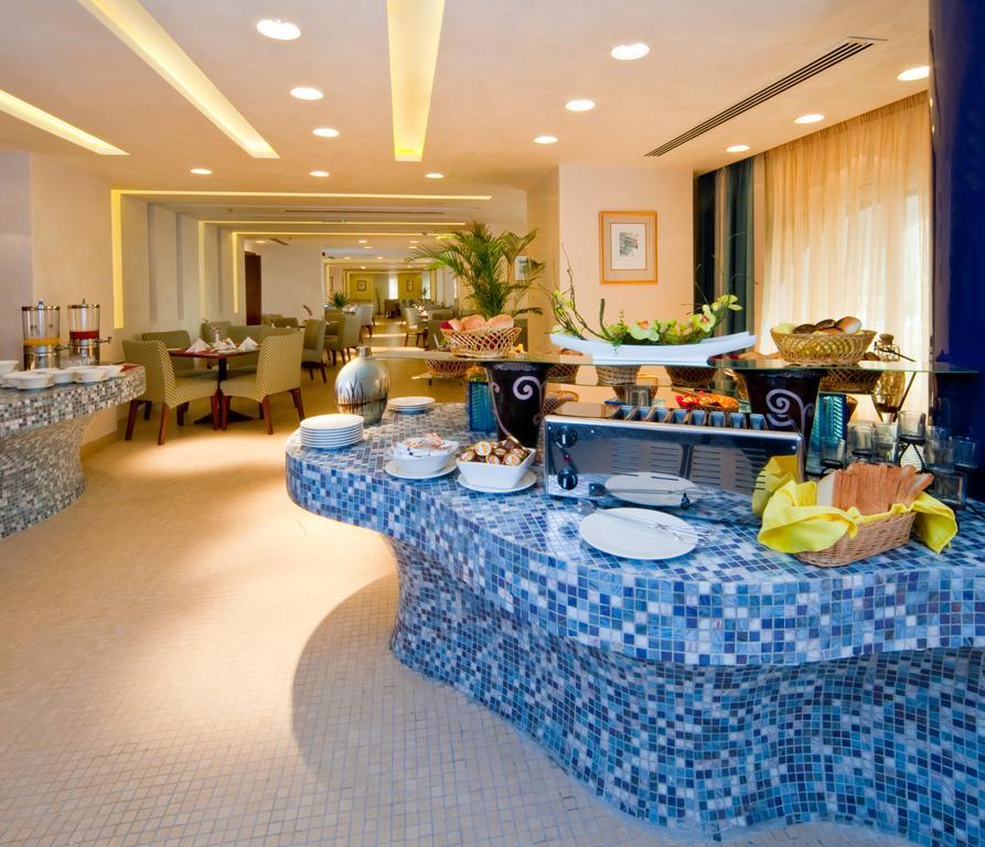 City Seasons Al Hamra Hotel Abu Dhabi Ngoại thất bức ảnh