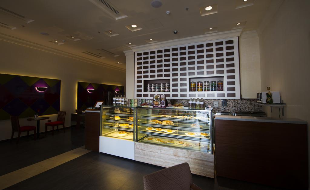 City Seasons Al Hamra Hotel Abu Dhabi Ngoại thất bức ảnh