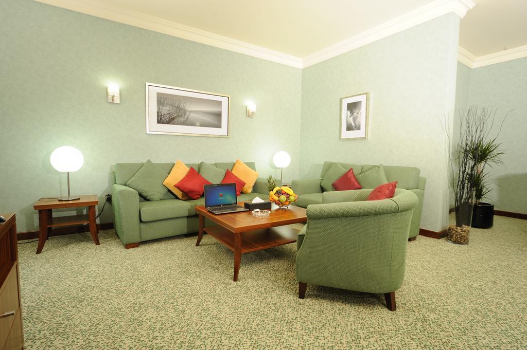 City Seasons Al Hamra Hotel Abu Dhabi Ngoại thất bức ảnh
