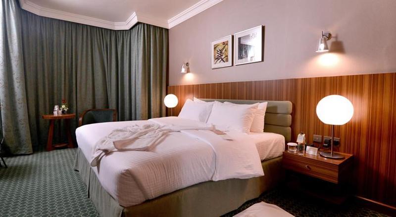 City Seasons Al Hamra Hotel Abu Dhabi Ngoại thất bức ảnh