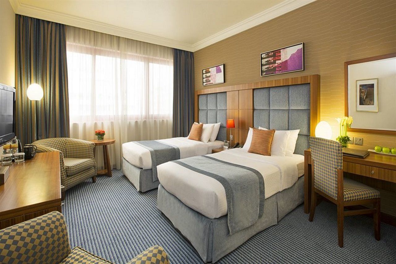 City Seasons Al Hamra Hotel Abu Dhabi Ngoại thất bức ảnh