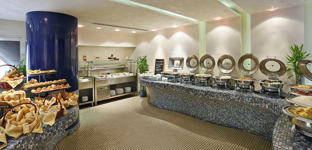 City Seasons Al Hamra Hotel Abu Dhabi Ngoại thất bức ảnh