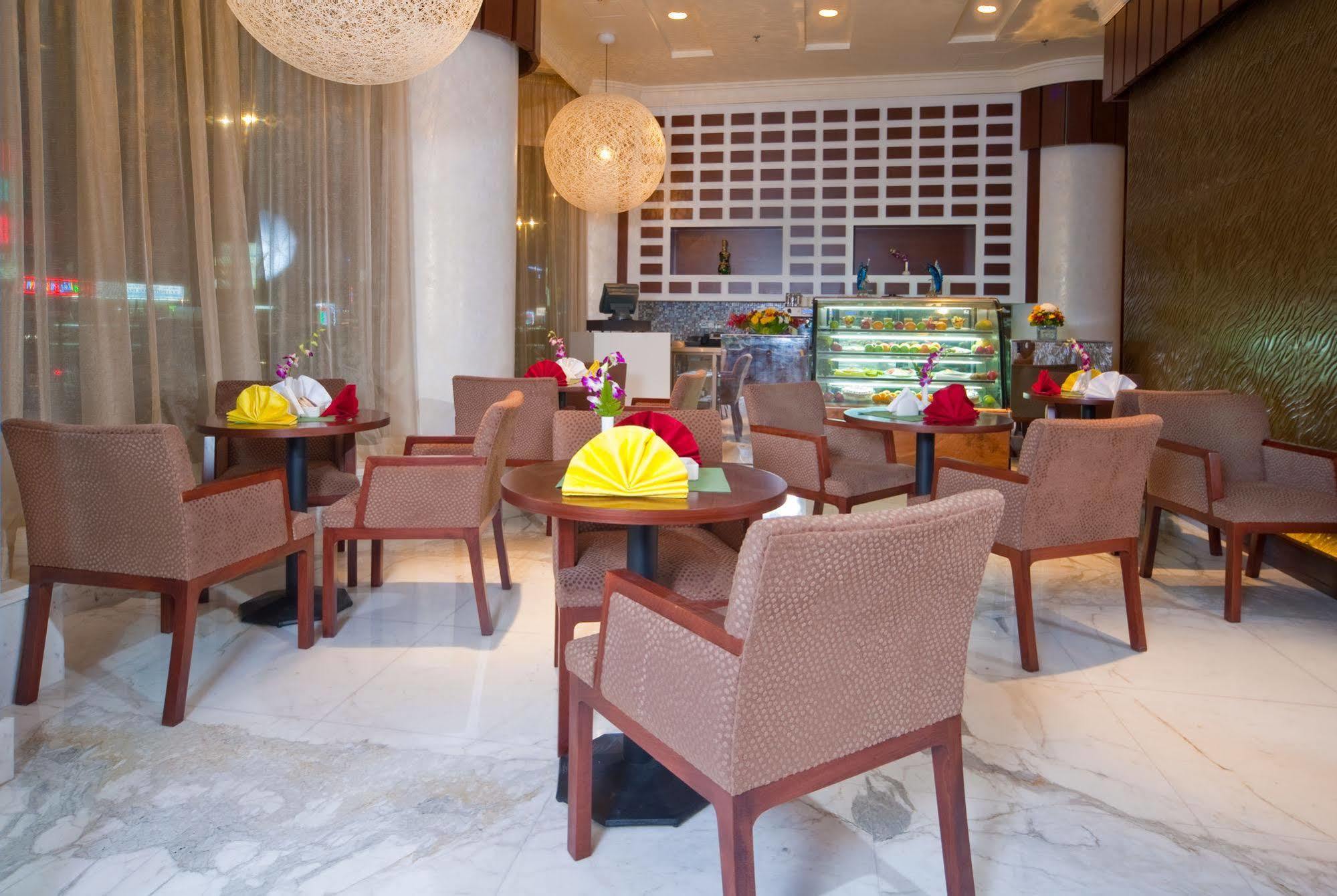 City Seasons Al Hamra Hotel Abu Dhabi Ngoại thất bức ảnh