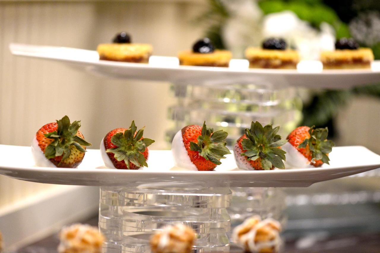 City Seasons Al Hamra Hotel Abu Dhabi Ngoại thất bức ảnh